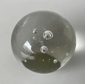 Niet of onleesbaar gesigneerd - Twee glazen Presse Papiers Uncontrolled Airbubbles kopen? Bied vanaf 1!