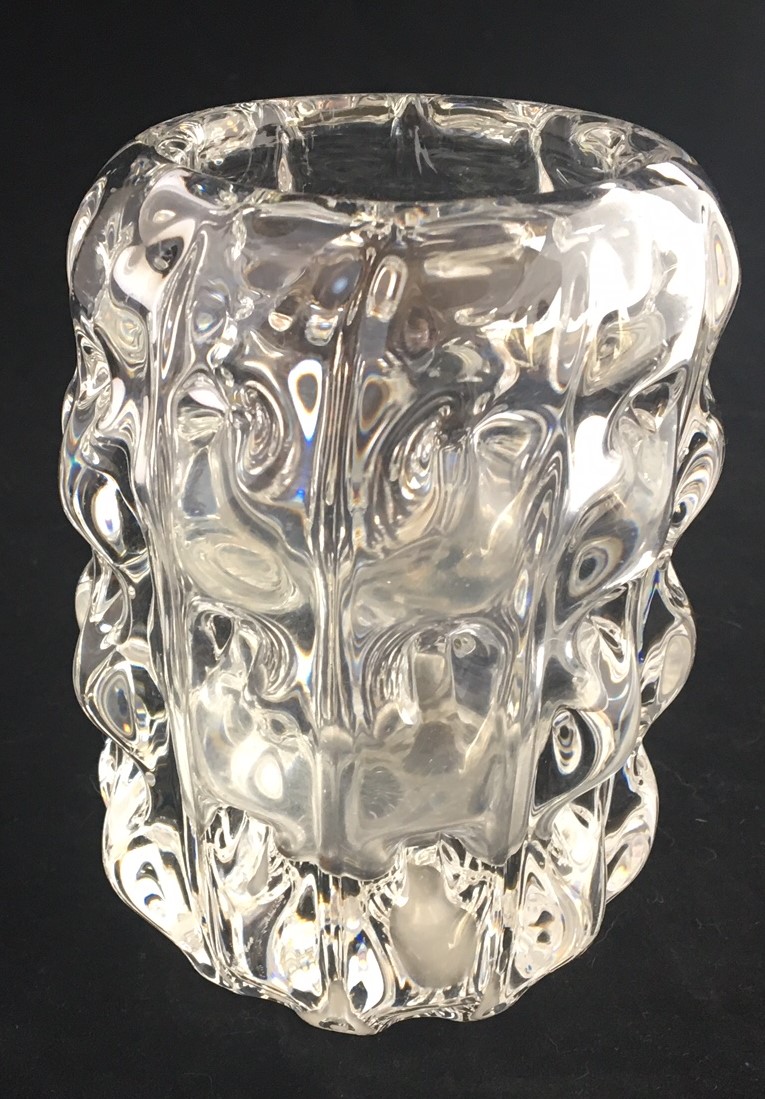 Niet of onleesbaar gesigneerd - Blank kristallen hand geblazen Brutalist vaasje kopen? Bied vanaf 1!