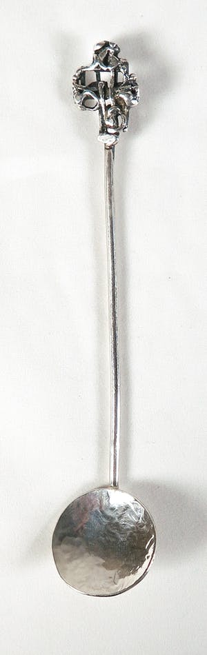 Ton van den Hout - Lot zilver (925) - Twee colliers met hangers en een lepel kopen? Bied vanaf 100!