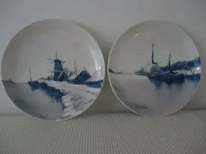 N.V. Porselein- en Tegelfabriek Mosa - 2 antieke Delftse borden kopen? Bied vanaf 50!