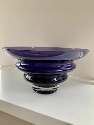 Siem van der Marel - Getrapte paars kristallen kom met massieve kristallen bodem kopen? Bied vanaf 75!