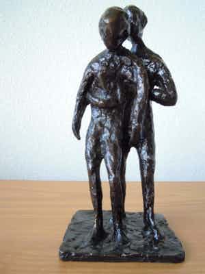 Brons (Onbekend) - Zwaar bronzen beeld van 2 personen. verkocht voor € 35!