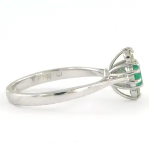 18k witgouden ring met smaragd en diamant 0.10 ct - rm 17.5 kopen? Bied vanaf 230!