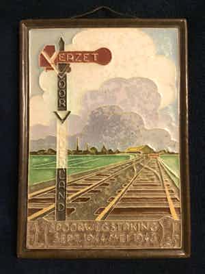 Porceleyne Fles - Cloisonné tegel | Spoorwegstaking 1944 verkocht voor € 55!