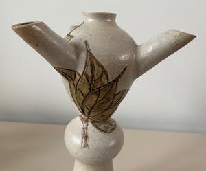 Niet of onleesbaar gesigneerd - Kunstaardewerken olielamp met drie armen kopen? Bied vanaf 1!