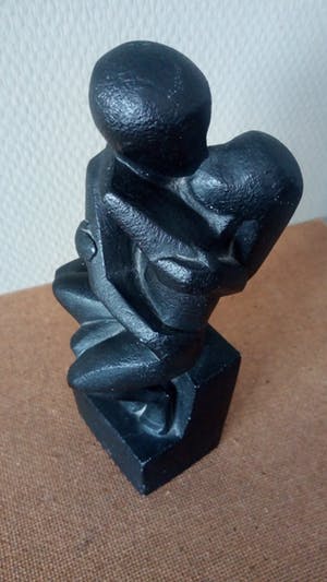 Niet of onleesbaar gesigneerd - ROS Design Parastone Beeldje - Liefdespaar kus - Gesigneerd kopen? Bied vanaf 10!