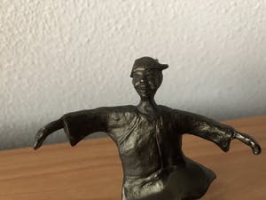 Brons (Onbekend) - Bronzen beeldje dansend meisje in de wind. kopen? Bied vanaf 20!