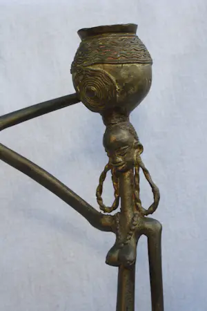 Yoruba - Bronzen Vrouw Elegante Afrikaanse sculptuur (20e eeuw) kopen? Bied vanaf 75!