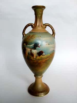 Roland Hinton Perry - Jugendstil, handgesigneerde vaas: Landschap met twee jachthonden. LAGE START!! verkocht voor € 50!