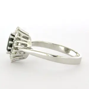 14k wit gouden ring bezet met saffier en briljant geslepen diamant tot. 0.40ct kopen? Bied vanaf 560!