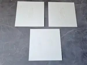 Yoka Voorbach - DRIE abstracte handgekleurde reliëf etsen - zeer kleine oplage (25) kopen? Bied vanaf 48!