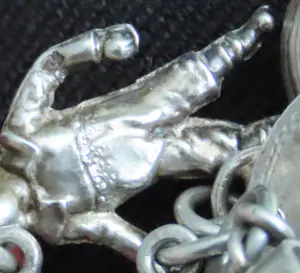 Antieke zilveren (kinder) bedel armband kopen? Bied vanaf 250!