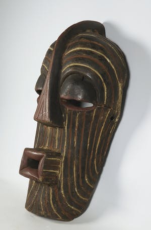 Songye - Houten vrouwelijk Kifwebe masker met wit en rood pigment kopen? Bied vanaf 20!