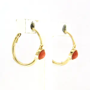 18k gouden oorhangers bezet met koraal kopen? Bied vanaf 110!