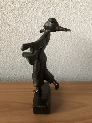 Brons (Onbekend) - Bronzen beeldje dansend meisje in de wind. kopen? Bied vanaf 20!
