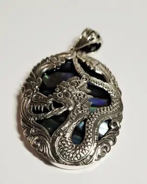 Nieuwe zeldzame zilveren hanger abalone, parelmoer, met een  Chinese draak kopen? Bied vanaf 75!