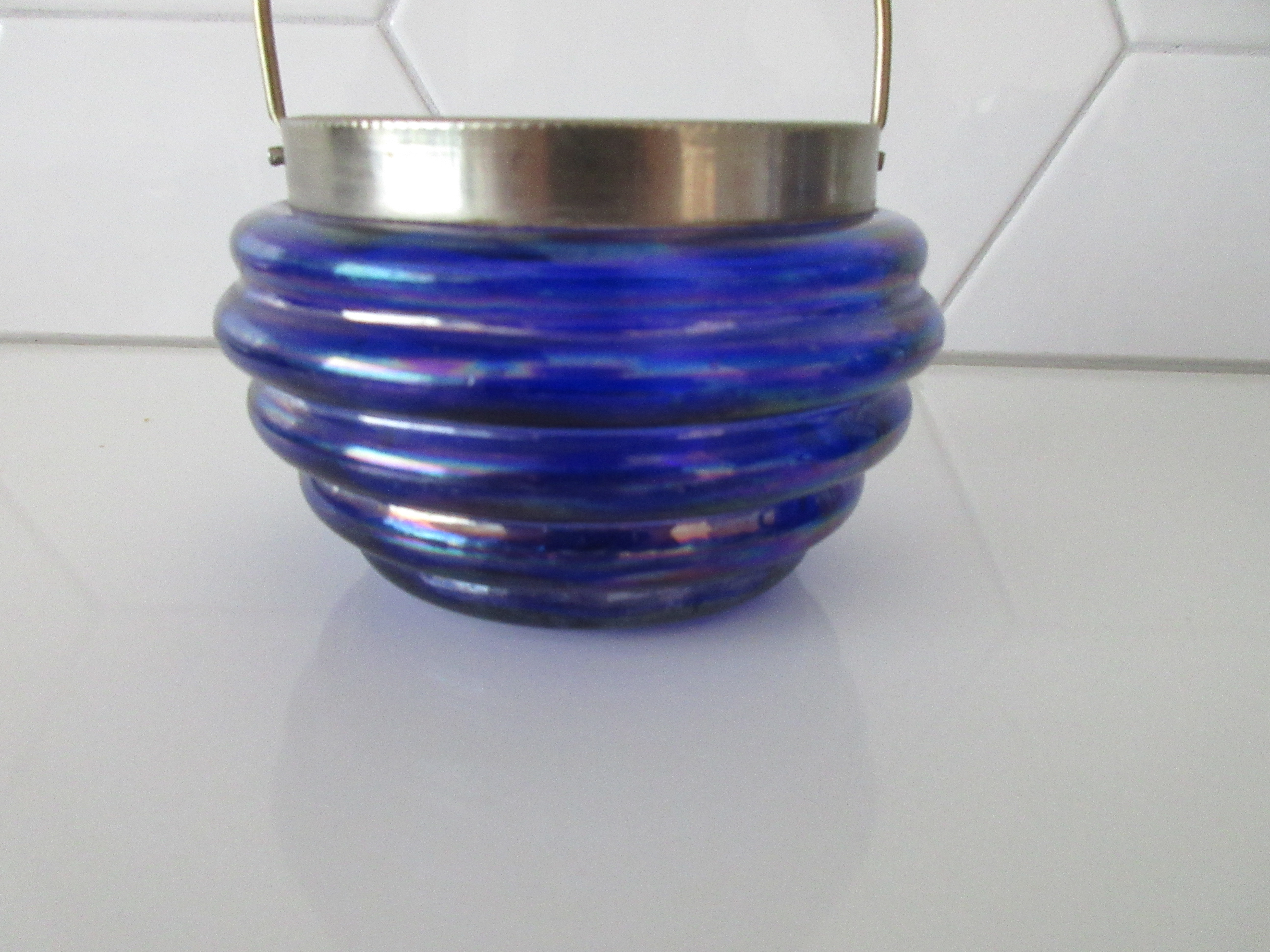 Niet of onleesbaar gesigneerd - Irise cobalt blauw geribbeld art nouveau glazen kannetje en beker met hengsel kopen? Bied vanaf 1!