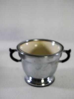 Niet of onleesbaar gesigneerd - Chroom metalen suikerpot met keramische voering kopen? Bied vanaf 1!