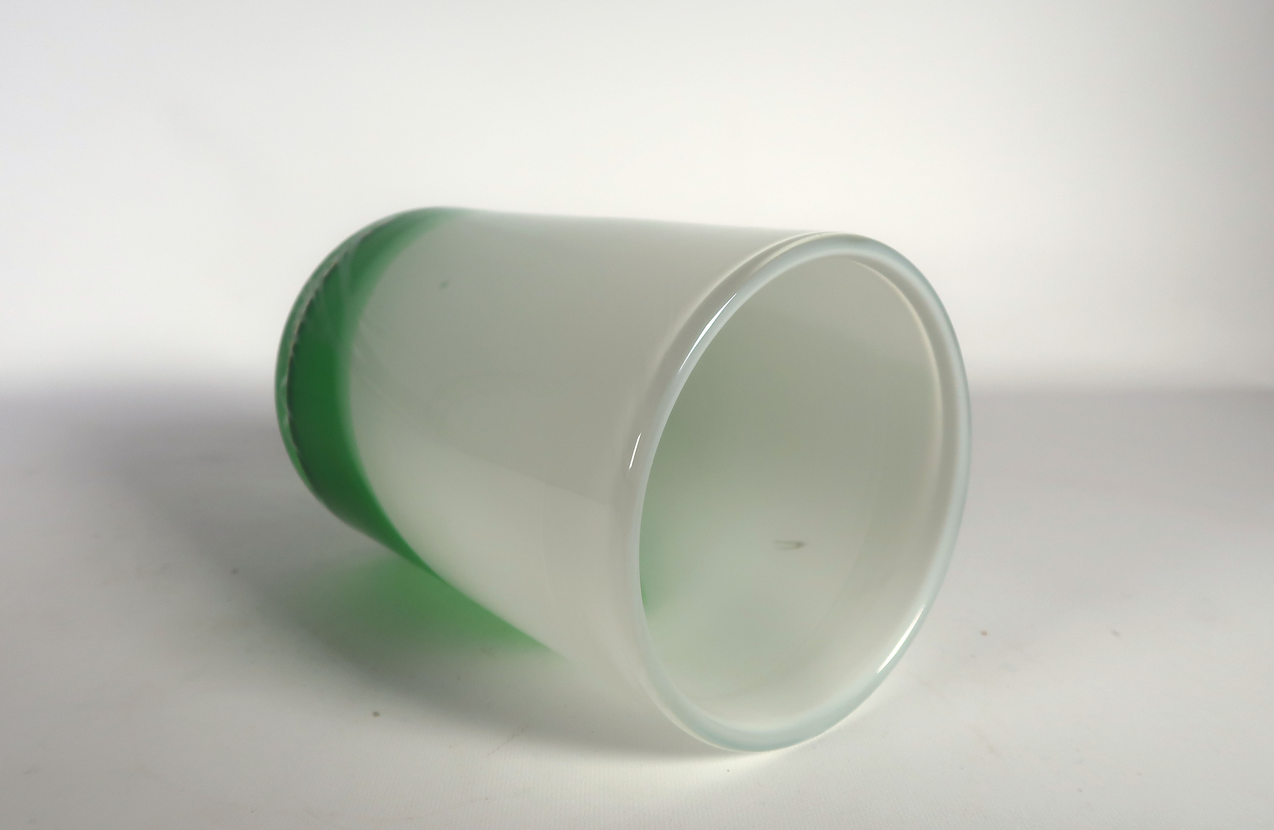 Willem Heesen - Glas, Groene en witte vaas kopen? Bied vanaf 1!