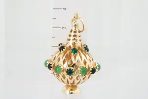 44 - Opvallende 18Krt geel-gouden "olielamp" hanger met groene steentjes. kopen? Bied vanaf 220!