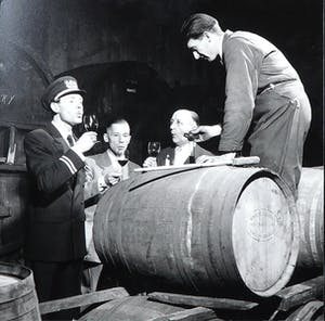 Paul Huf - Foto op dibond, Piloot aan het wijnproeven kopen? Bied vanaf 1!