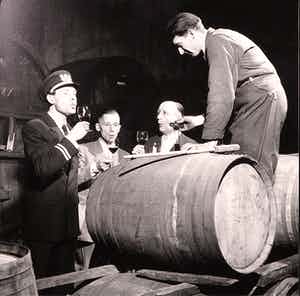 Paul Huf - Foto op dibond, Piloot aan het wijnproeven verkocht voor € 1!