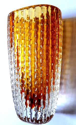 Ingrid Glas - sierlijk bewerkte vaas verkocht voor € 1!