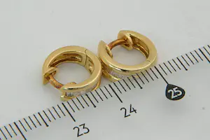 2 - Sierlijk paar 18 Krt geel-goud & diamanten (18 baguettes / 0.40ct) oorclips kopen? Bied vanaf 280!