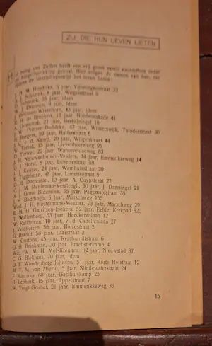 Diverse auteurs - 1945 Ons land uit lijden verlost - De slag om Zutfen - Rovers plunderen Arnhem kopen? Bied vanaf 1!