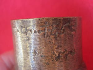 Brons (Onbekend) - Bronzen potje met opschrift. kopen? Bied vanaf 20!