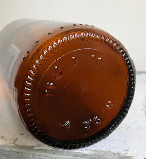 Herman Brood - gezeefdrukte bierfles - "Wit Brood" - 1999 kopen? Bied vanaf 20!