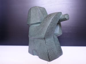 Niet of onleesbaar gesigneerd - Kubistisch gesigneerd beeldje van fluitspeler kopen? Bied vanaf 1!