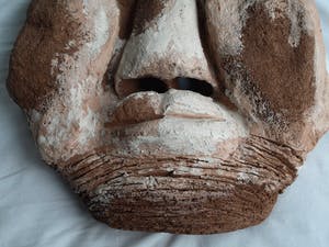 Niet of onleesbaar gesigneerd - Aardewerk (chamotte) en verf, ‘Hoofd’ – hoogte 44 cm kopen? Bied vanaf 1!