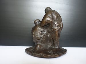 Theo van de Vathorst - "een helpende hand" brons. kopen? Bied vanaf 150!