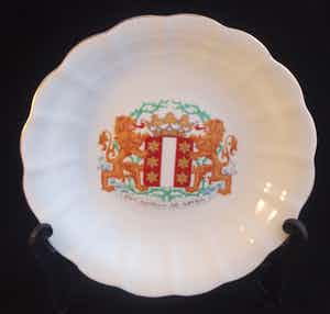 Royal Goedewaagen - Bone China Sierbord voorzien van Stadswapen van de stad Gouda verkocht voor € 1!