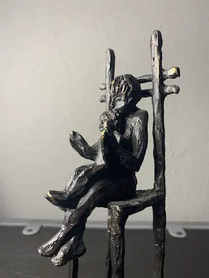 Astrid Veldhuyzen-Koppen - Sculptuur “ EREPLAATS “ kopen? Bied vanaf 1!