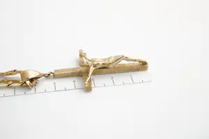 120- Lang & massief 9krt geelgouden gourmette collier met grote 9krt kruishanger kopen? Bied vanaf 720!