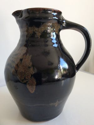 Joop Crompvoets - Zwarte keramiek vaas, floraal decor kopen? Bied vanaf 45!