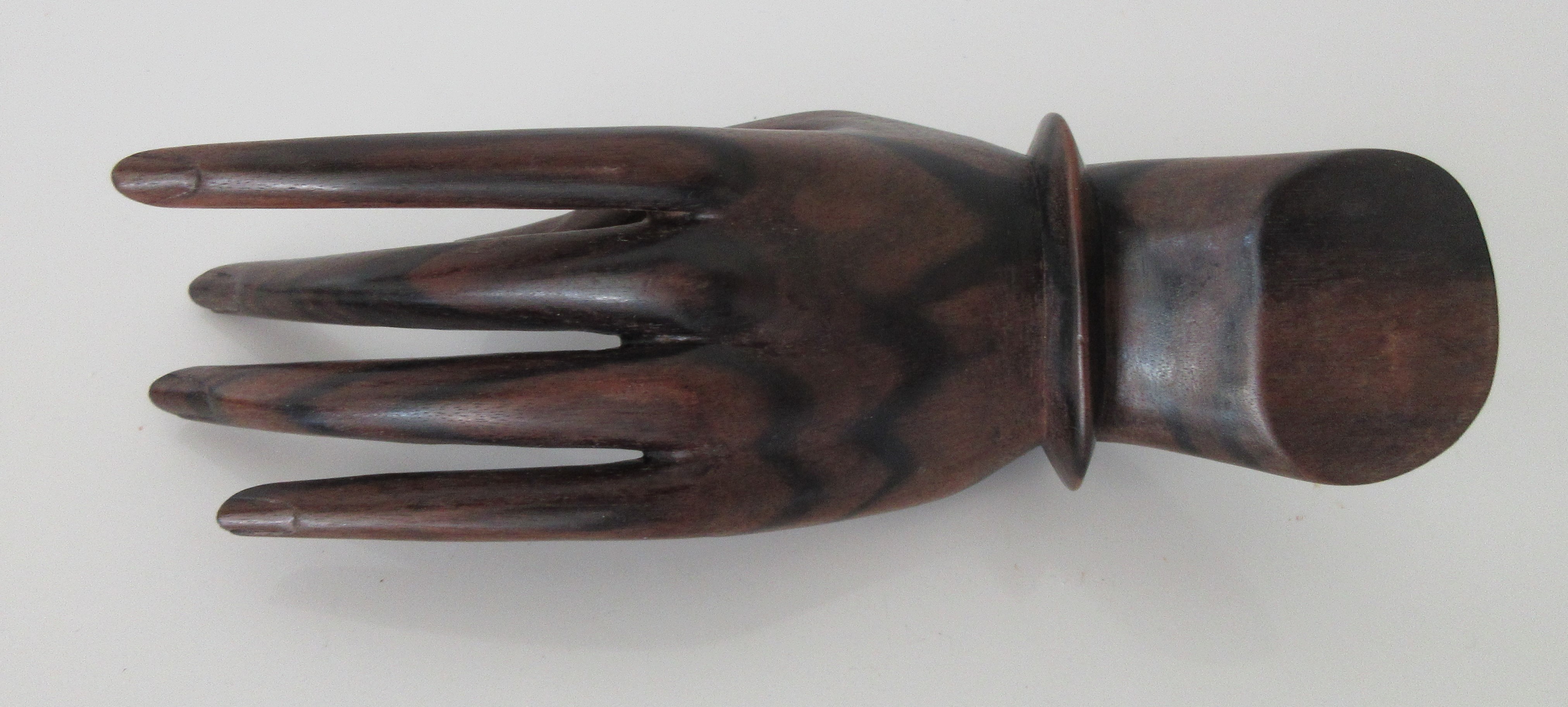 Niet of onleesbaar gesigneerd - Ebbenhouten Art Deco ringhouder  kopen? Bied vanaf 1!