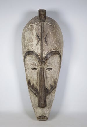 Fang - Groot houten Ngil masker met wit pigment en tattoo's onder ogen kopen? Bied vanaf 100!