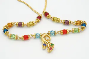 62 - Kleurrijke 20 karaat geel gouden halssieraad met gefacetteerde kralen kopen? Bied vanaf 800!