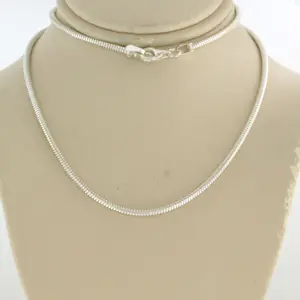 AcheterZilveren slangencollier – 42 cm lang? Enchérissez de 40!