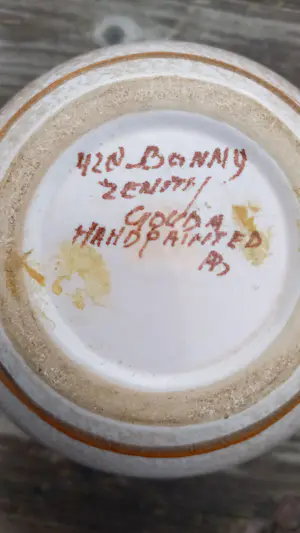 Plateelbakkerij Zenith - bolvaasje bonny handpainted kopen? Bied vanaf 20!