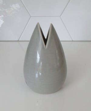 Peter Selhorst - Klein grijs keramisch organisch design vaasje kopen? Bied vanaf 22!