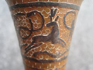 Brons (Onbekend) - Met zilver ingelegd trompet vaasje kopen? Bied vanaf 40!