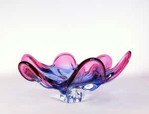 Niet of onleesbaar gesigneerd - Glas, Meerkleurige schaal verkocht voor € 10!