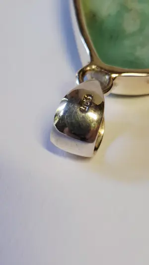 AcheterZilveren hanger met zeldzame  ruwe Aquamarijn? Enchérissez de 70!