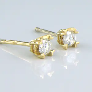 18k geel gouden solitair oorknoppen met briljant geslepen diamant tot. 0.22ct kopen? Bied vanaf 325!