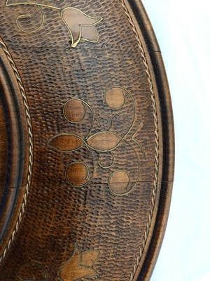 Curiosa - 2 Poolse folkloristische borden met zeer verfijnd houtsnijwerk kopen? Bied vanaf 1!