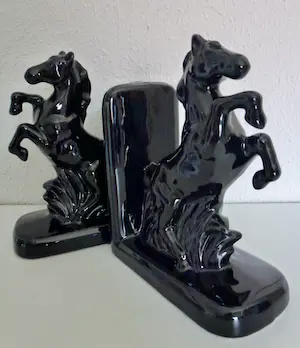 Niet of onleesbaar gesigneerd - Boekensteunen in de vorm van een steigerend paard. kopen? Bied vanaf 1!